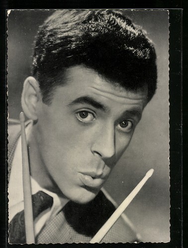 Musicista cantante attore e - cantante,,